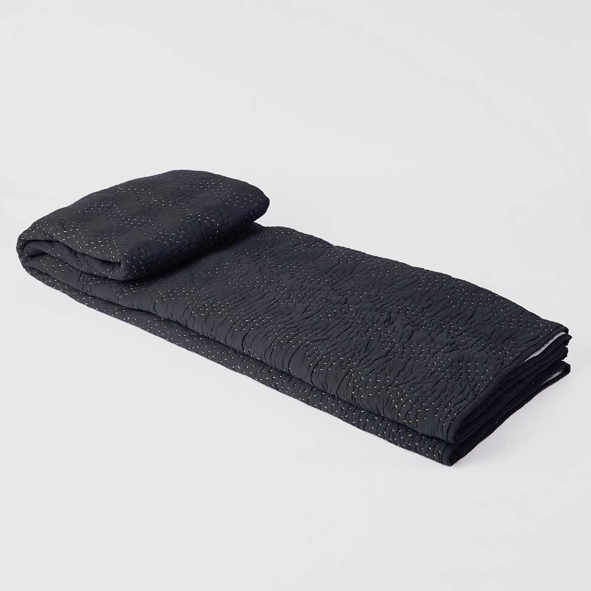 Elegant Black Hand-Quilted Chevron Throw Blanket 50x60 cm