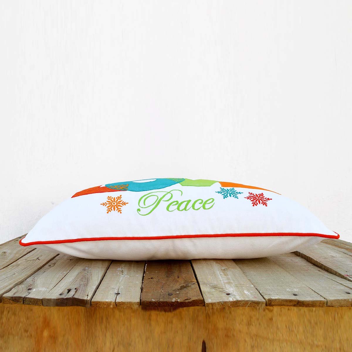 Festive Love Embroidered Christmas Pillow Cover – Vibrant 35 cm × 53 cm
