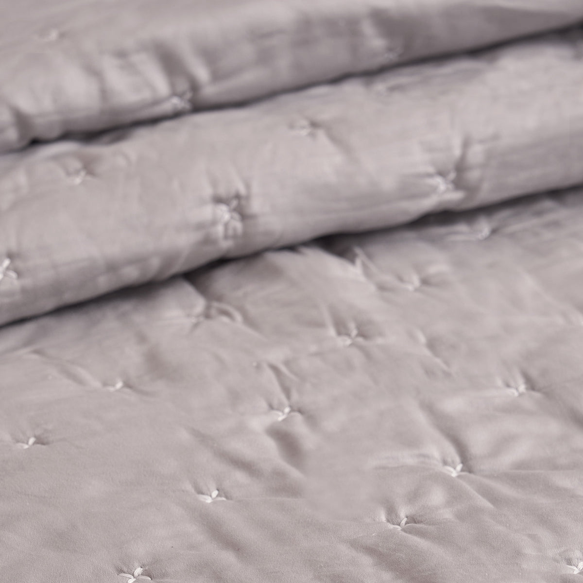 Concrete Grey 300TC Fine Cotton Quilt – Diamond Pattern Tuck Quilting