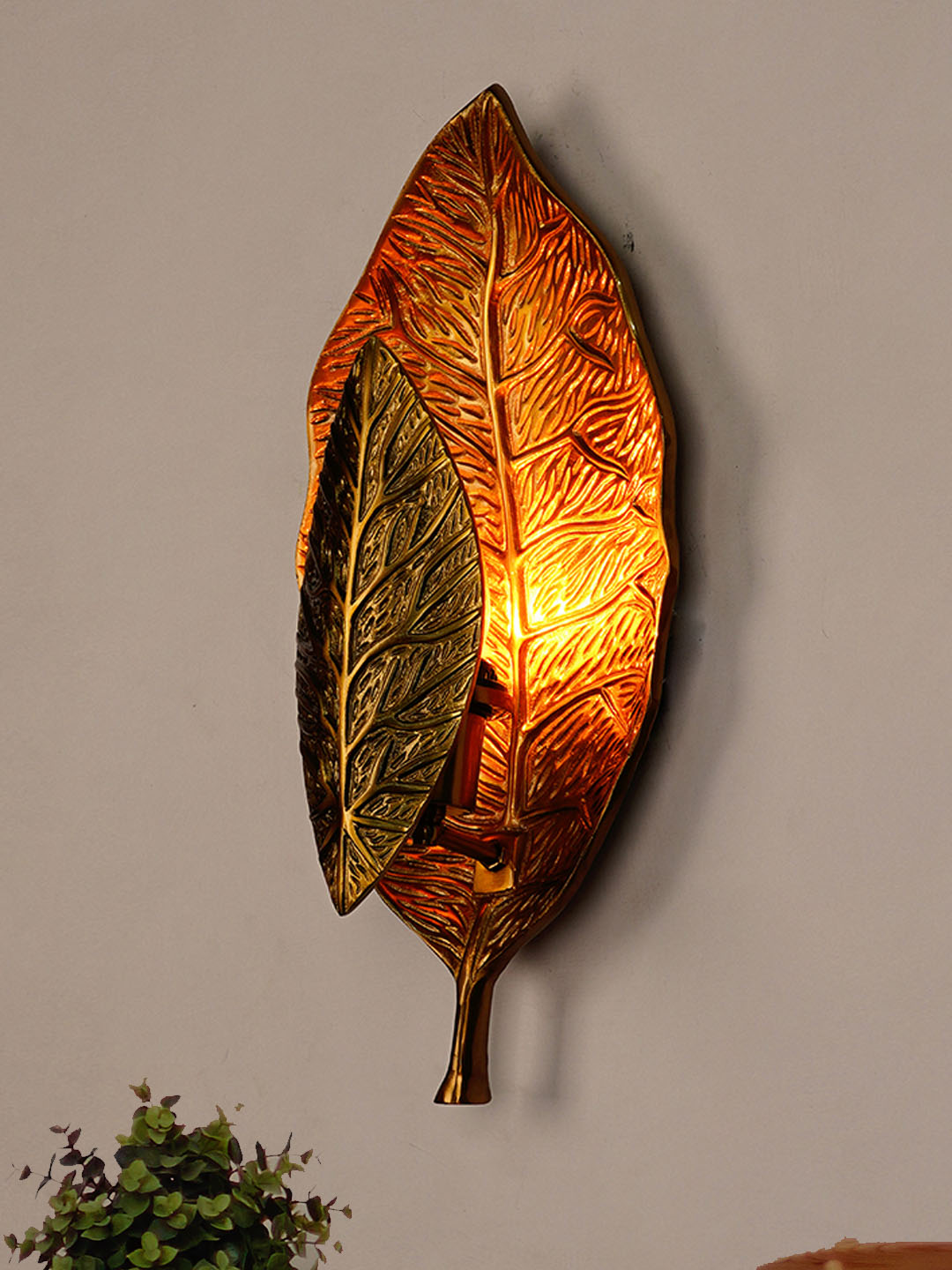 Antique Brass Finish Dual Adorned Leaves Contemporary Single Wall Sconce