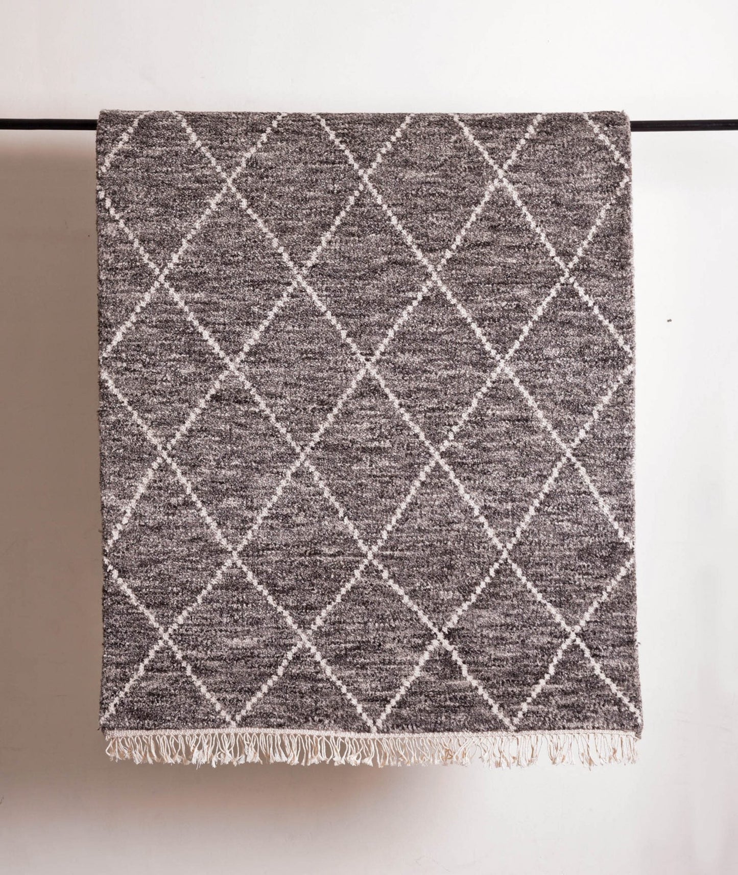 Elegant Grey-White Moroccan Hand-Tufted Wool Rug – 36×60 & 48×72