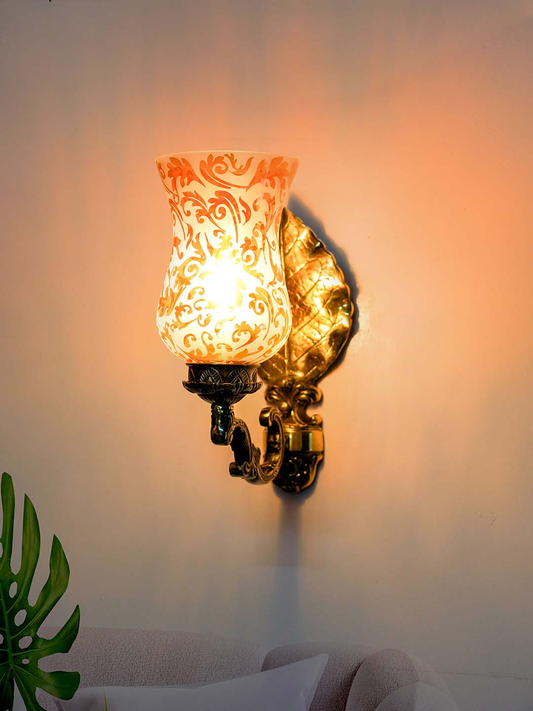 Exquisite Betel Leaf Aluminium Wall Sconce with Golden Etched Glass