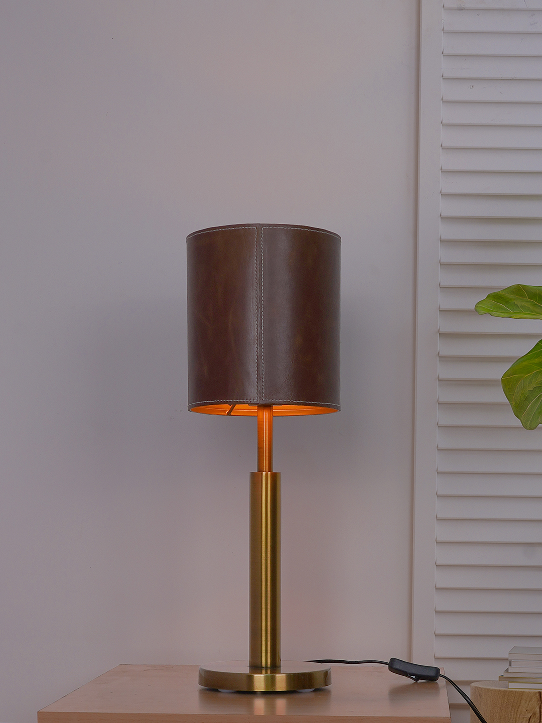 Cylindrical Brown Leather Table Lamp – Modern Stainless Steel & Leather Lighting