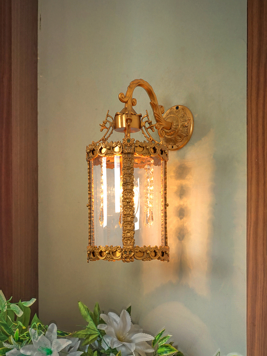Elegant Golden Cast Aluminium 17-inch Single Wall Lantern Sconce Light Fixture
