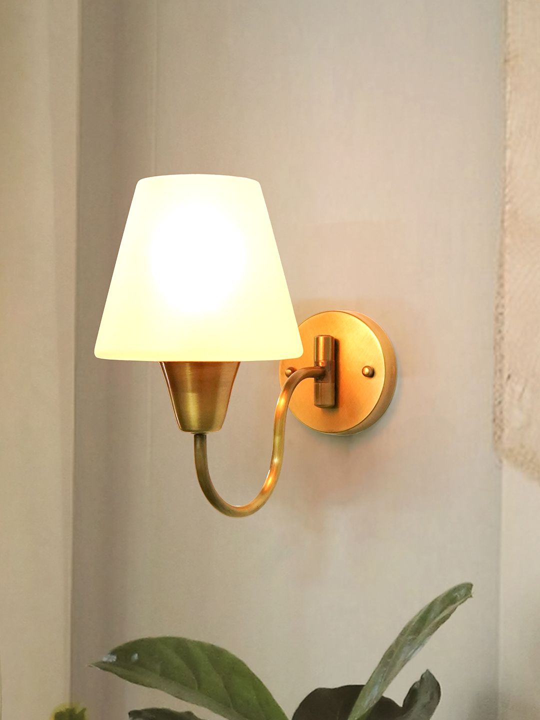 Brass Antique Glass Brass 1-Light Wall Sconce – 25.4 cm