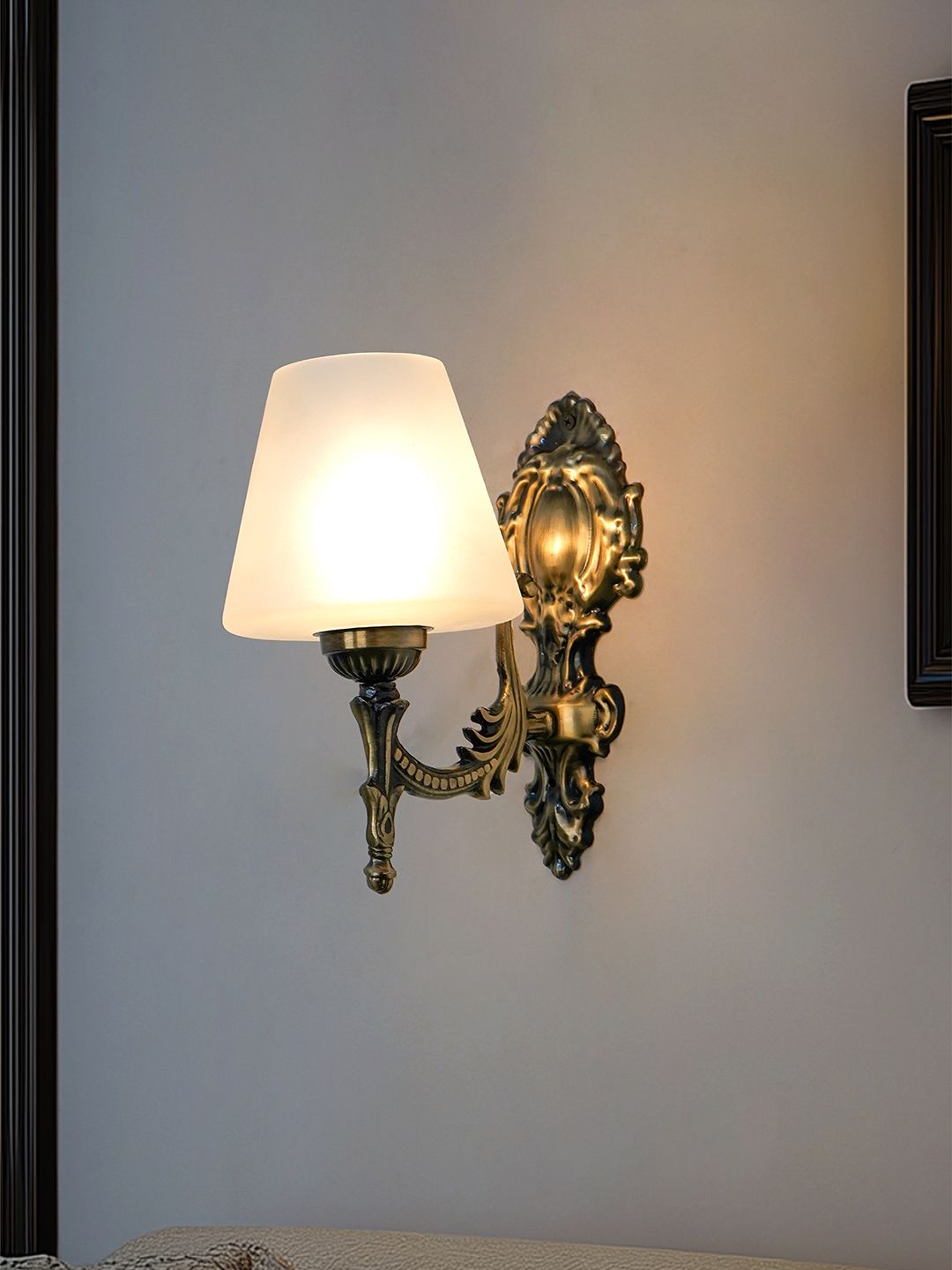 Brass Antique Glass Mild Steel 1-Light Wall Sconce – 27.9 cm