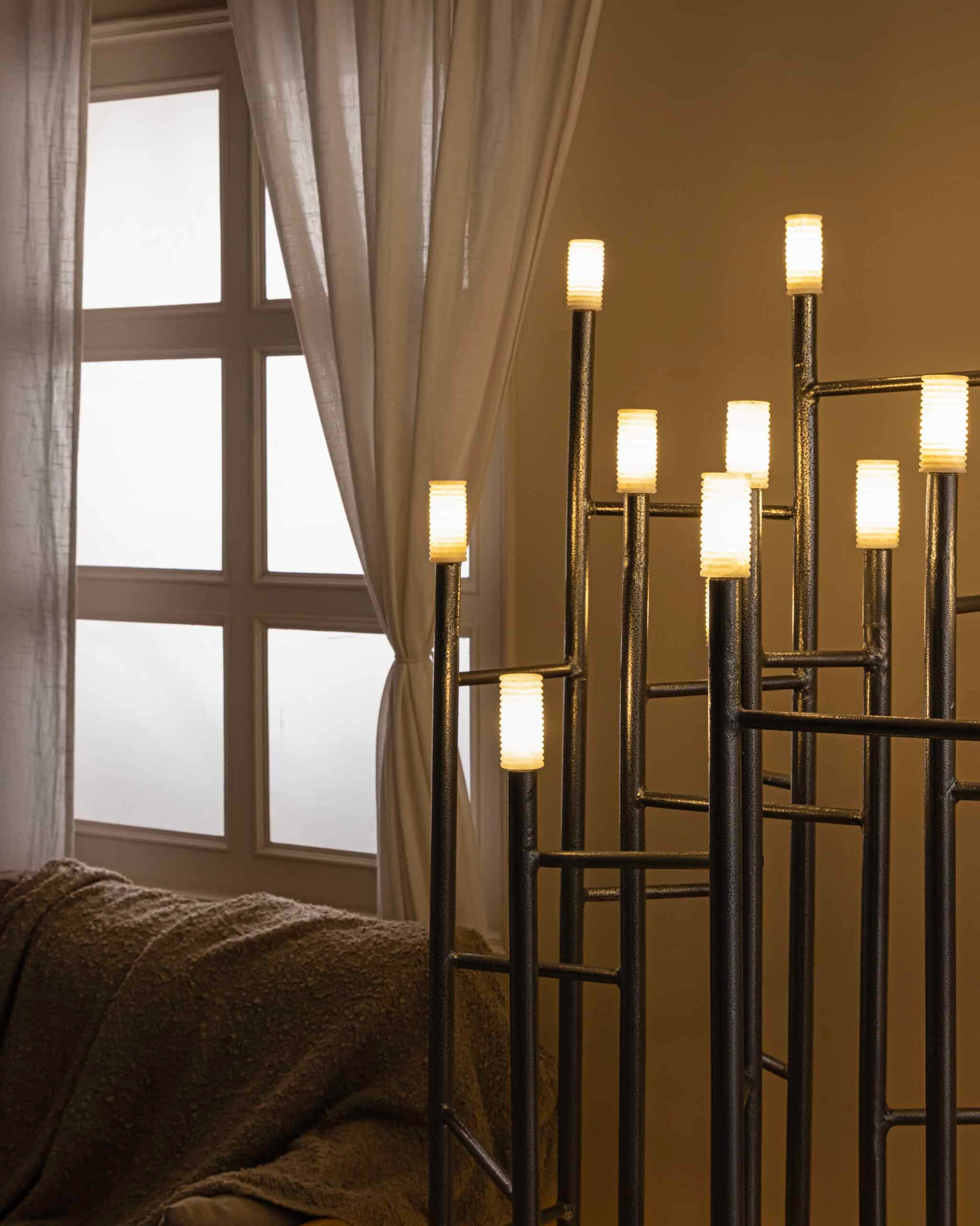 Siri Lux Floating Alabaster Stone Floor Lamp – Modern Bauhaus Design