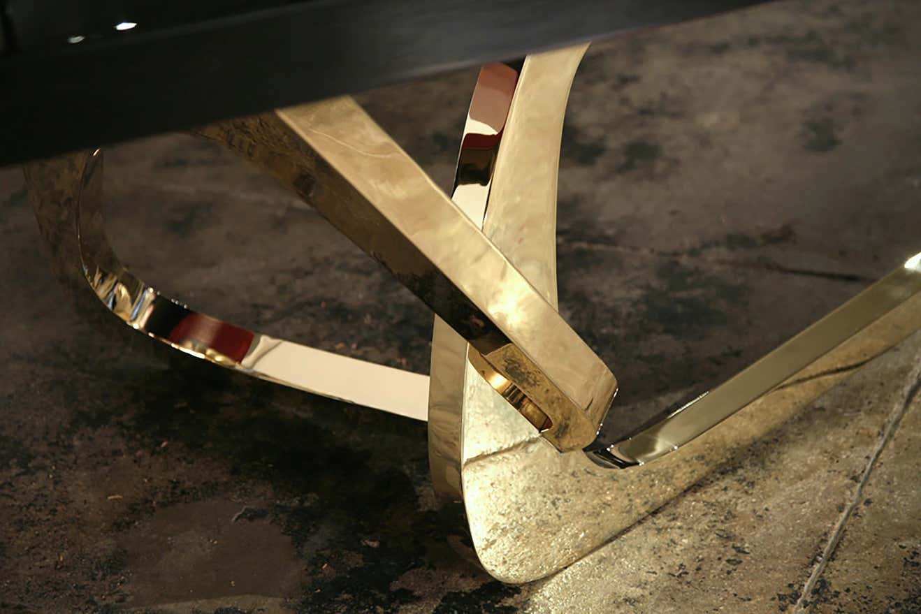 Luxury Bangle Dining Table: Modern Wood & Metal Design for 6-8 Seaters