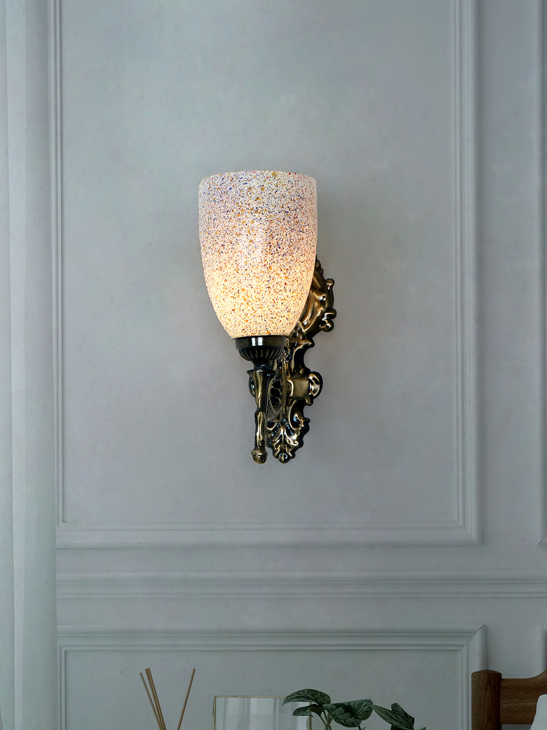 Brass Antique Glass Mild Steel 1-Light Wall Sconce – 30.5 cm