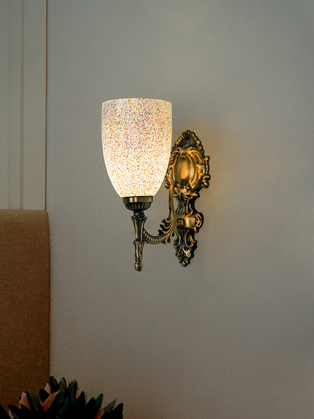 Brass Antique Glass Mild Steel 1-Light Wall Sconce – 30.5 cm