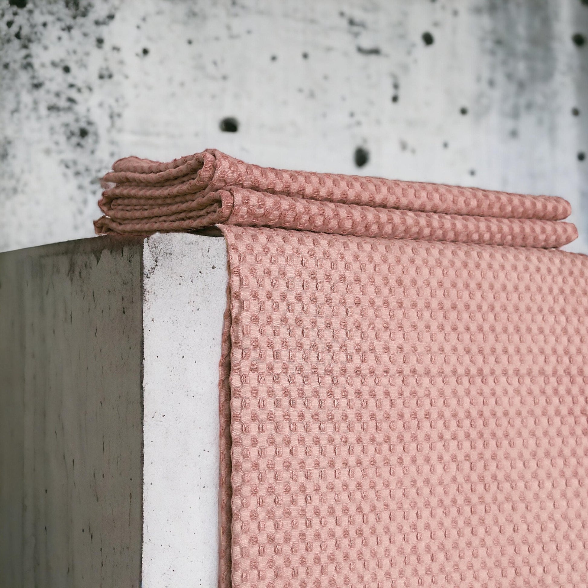 Old Rose Waffle Cotton Throw Blanket – Soft 130×150 cm