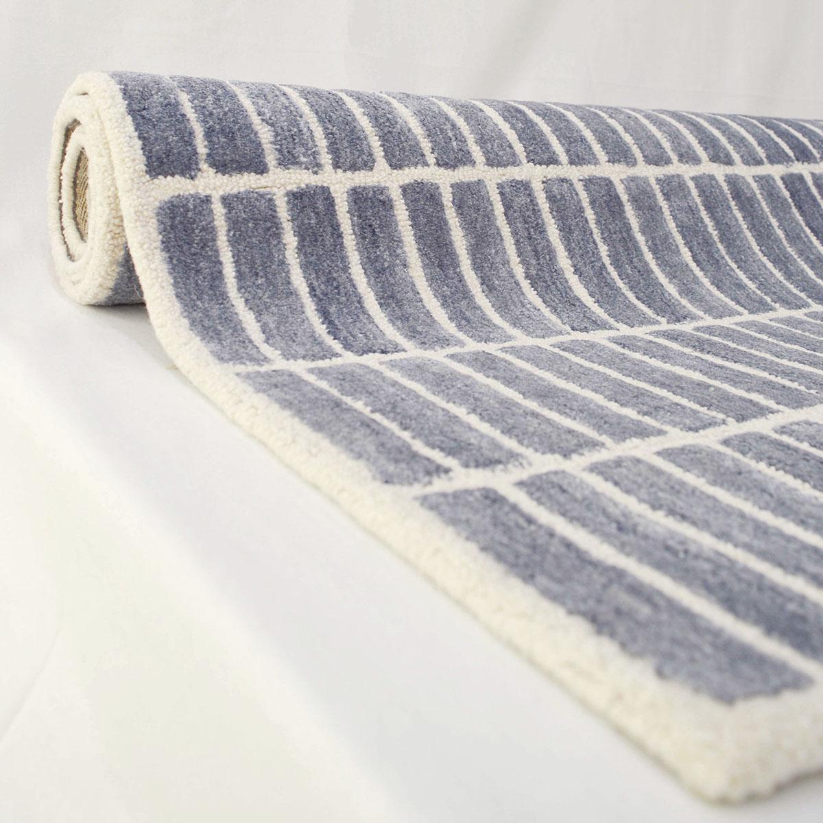 Premium Trellis Wool-Viscose Blend Carpet Elegant Handcrafted Rug