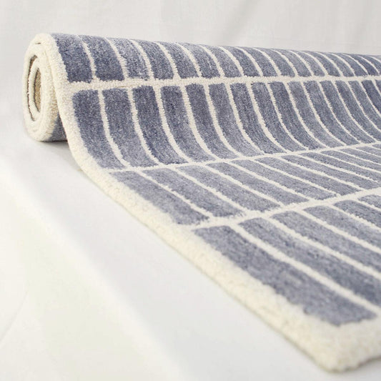 Premium Trellis Wool-Viscose Blend Carpet Elegant Handcrafted Rug