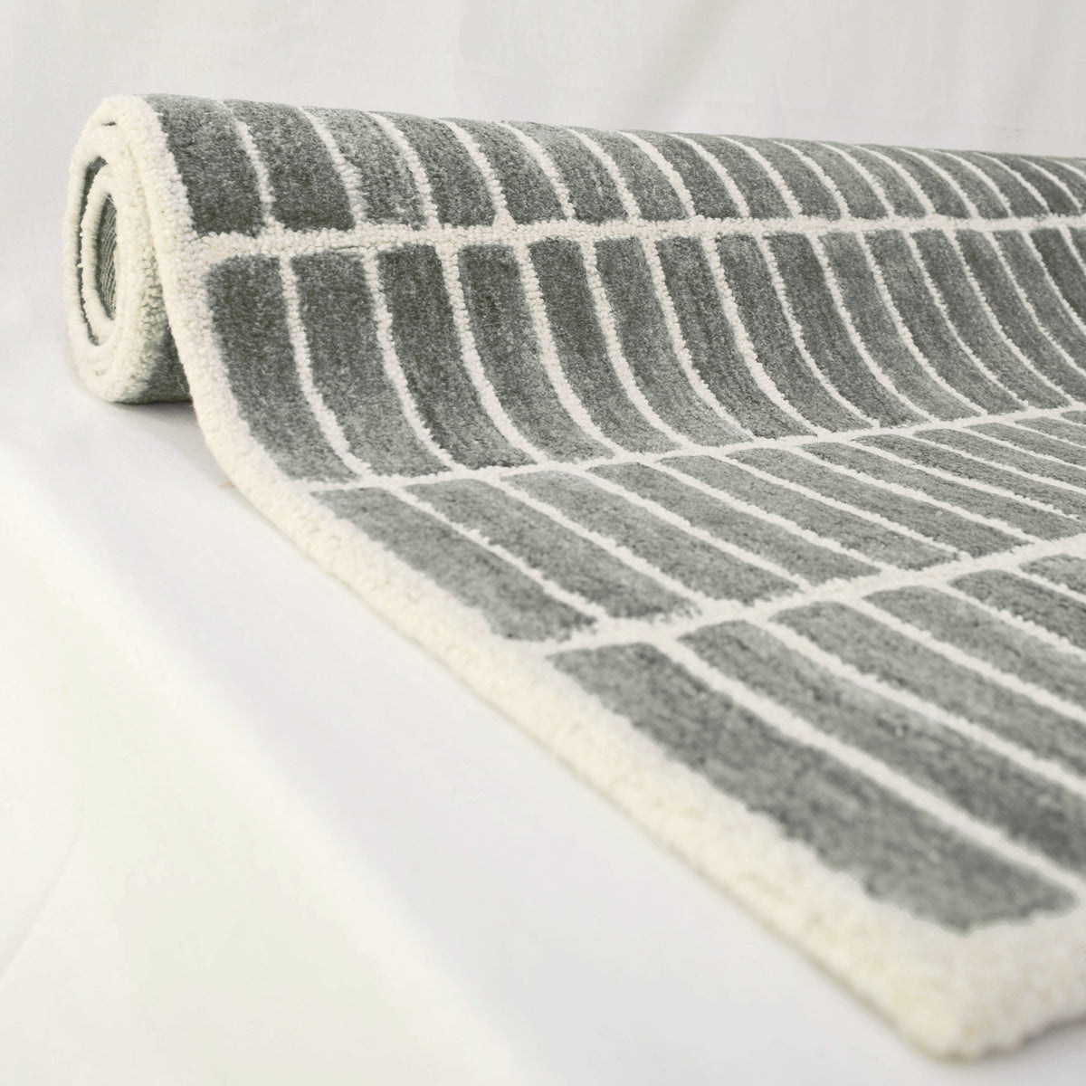 Trellis Hand-Tufted Carpet | Wool & Viscose Blend | Multiple Sizes & Colours