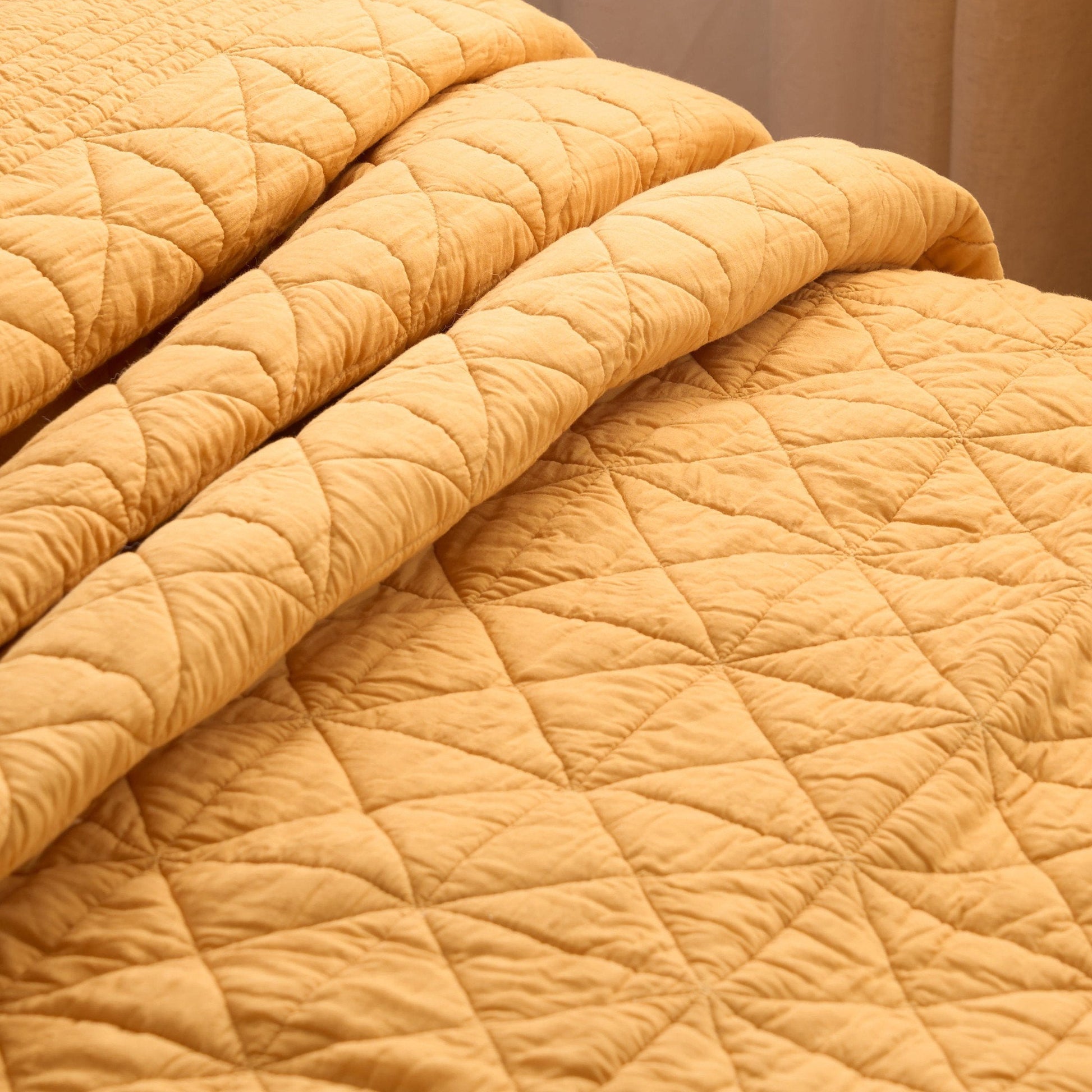 Mustard Cotton Quilted Bed Set – Soft Diamond-Pattern Quilt for Twin, Queen, King