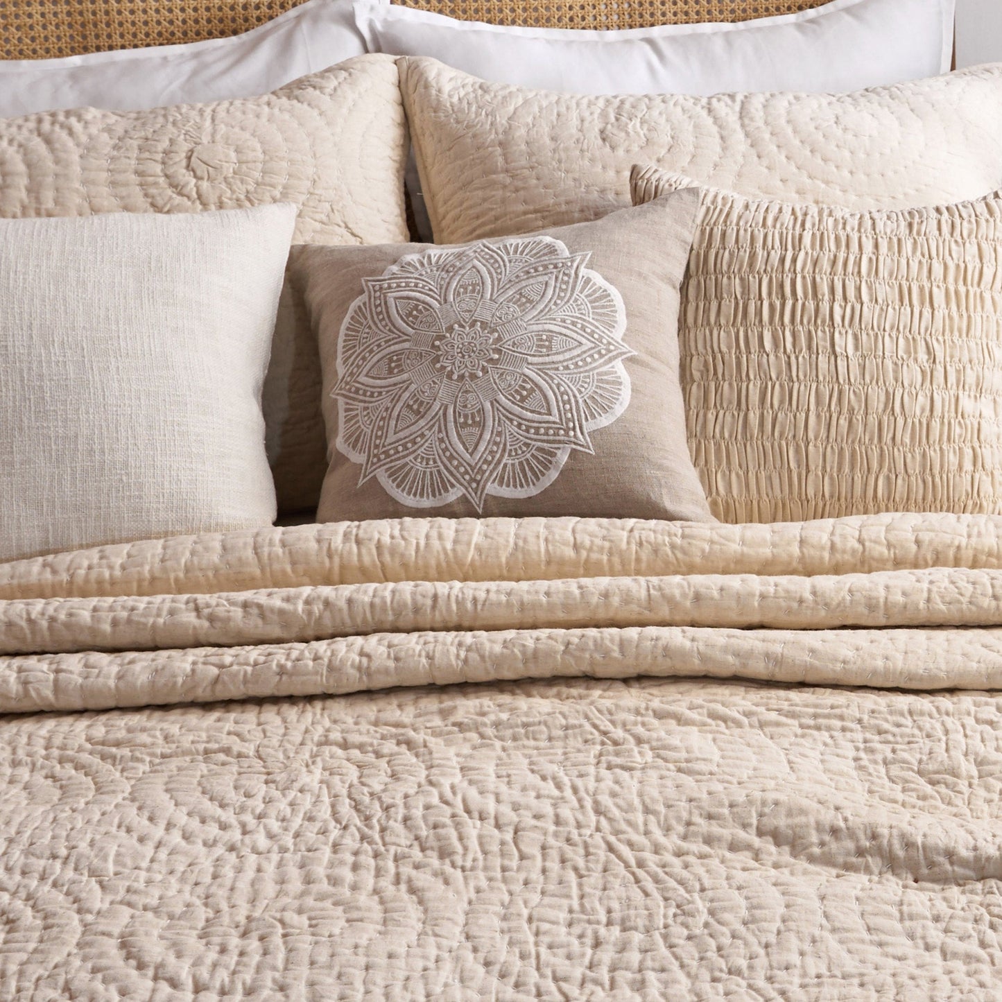 Beige Cotton Linen Circle-Pattern Handcrafted Quilt