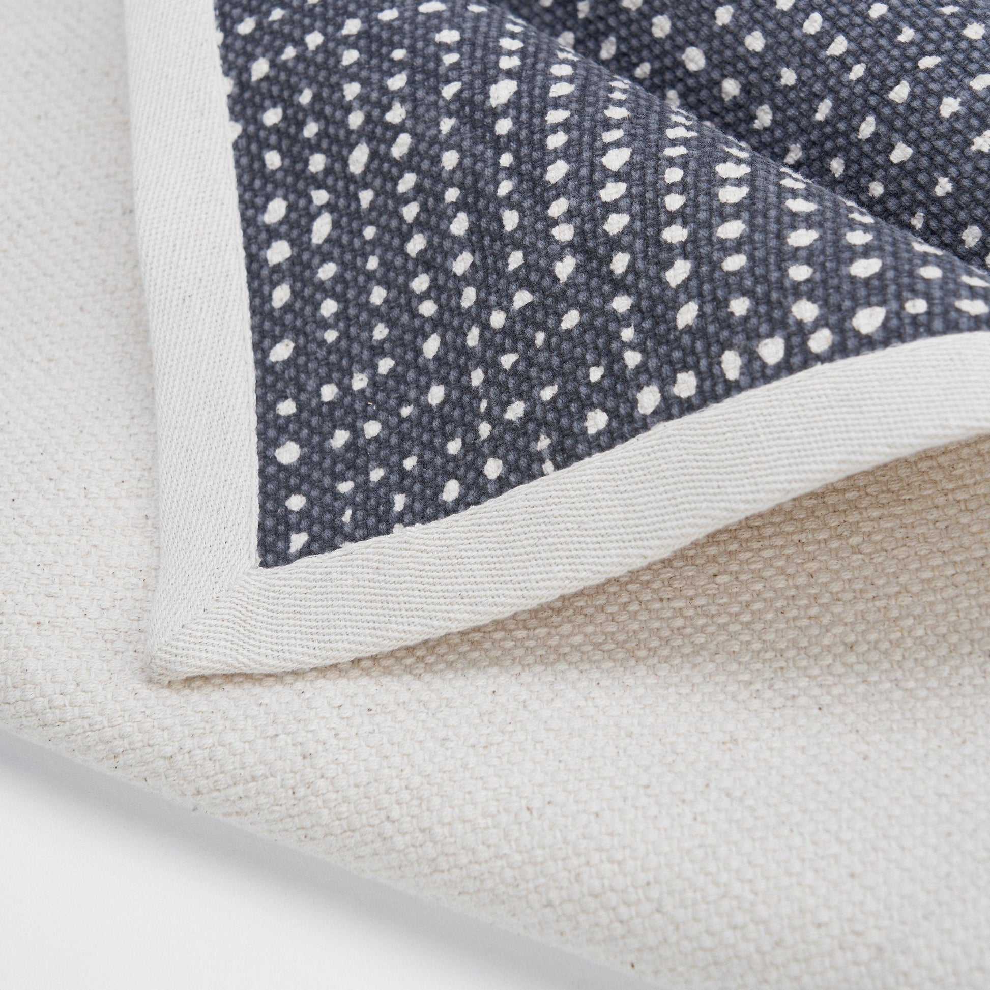 Modern Retro Grey Cotton Dot Print Area Rug – Handcrafted Elegance