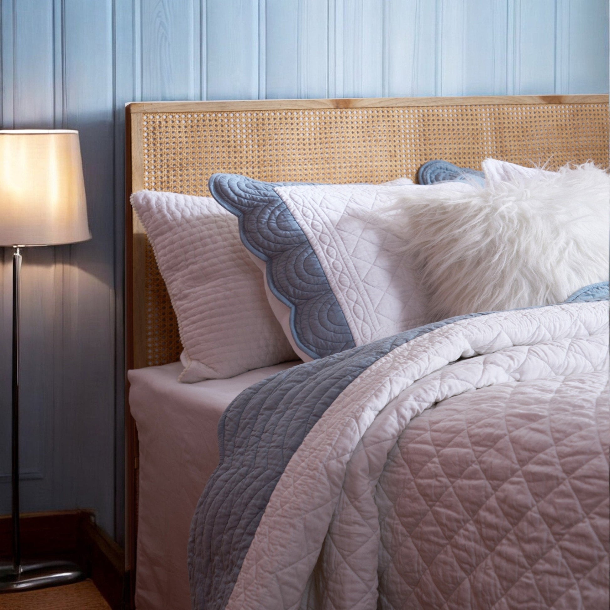 AMOUR White Duck Egg Cotton Quilt with Scalloped Border