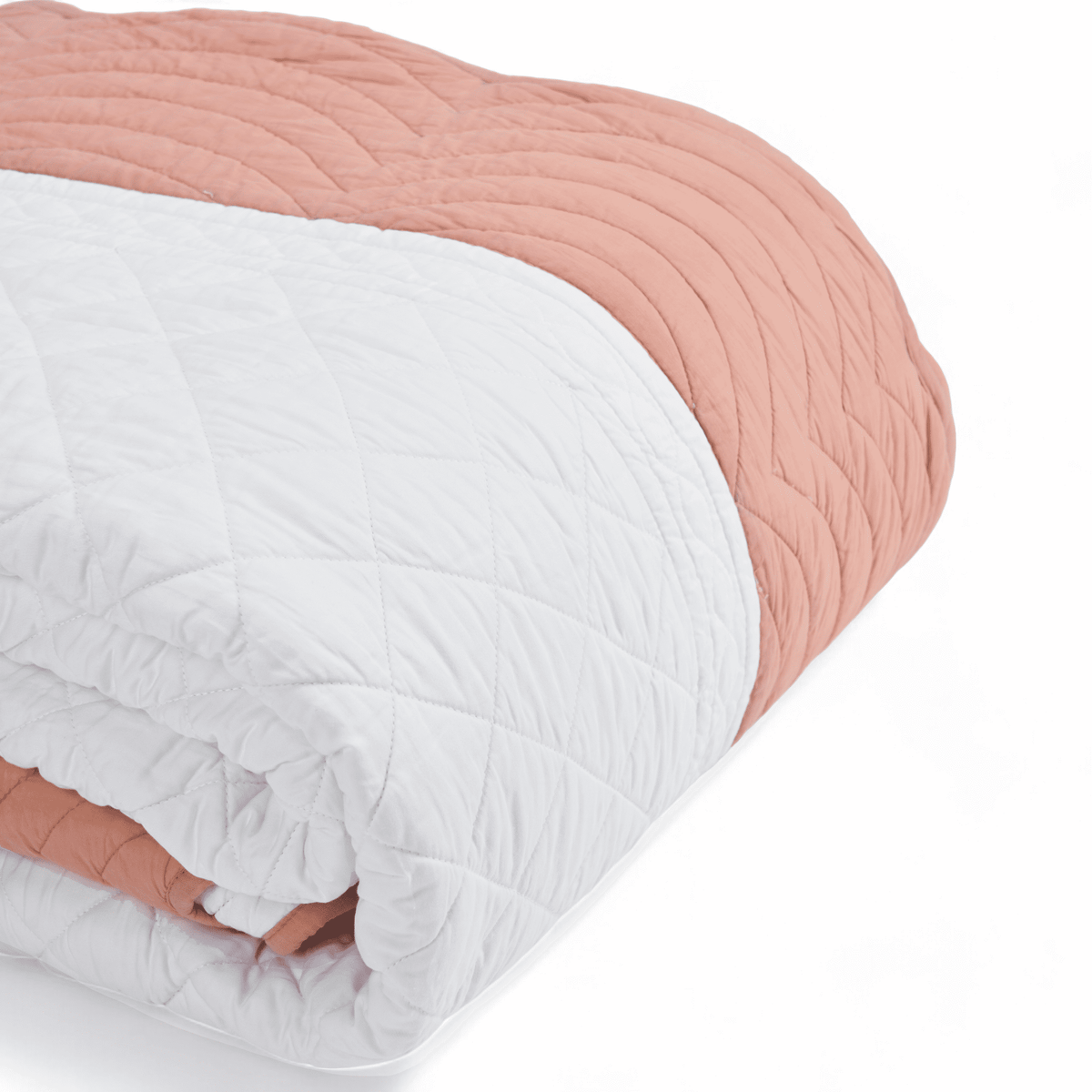 Amour White & Coral Cotton Quilt | Scalloped Border | Diamond Quilting | Single, Queen & King