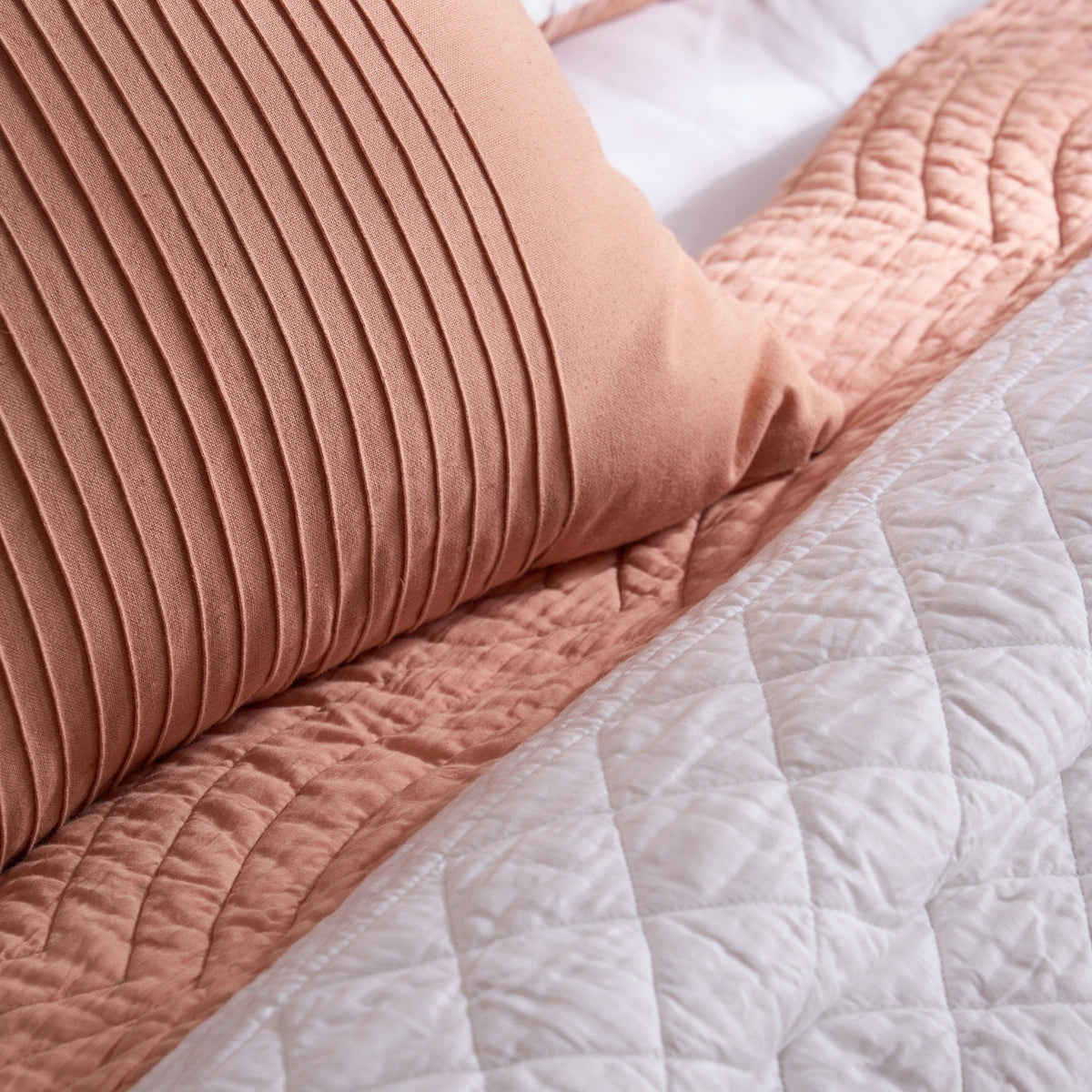 Amour White & Coral Cotton Quilt | Scalloped Border | Diamond Quilting | Single, Queen & King