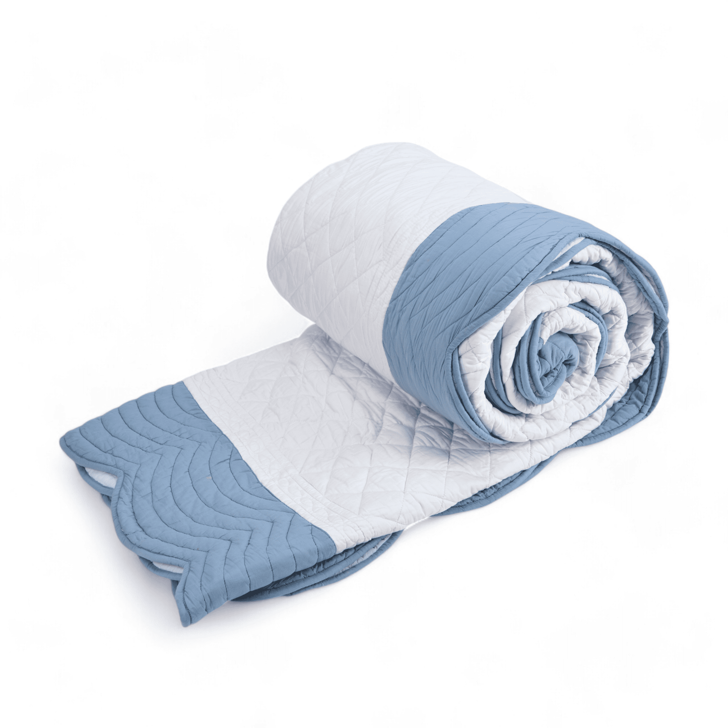 AMOUR White Duck Egg Cotton Quilt with Scalloped Border