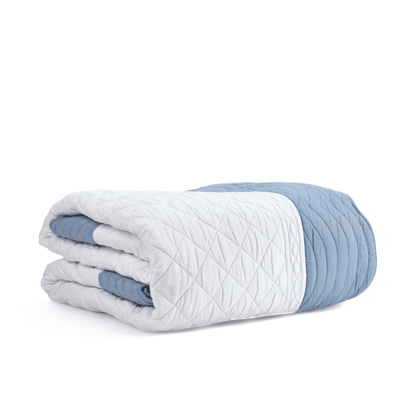 AMOUR White Duck Egg Cotton Quilt with Scalloped Border