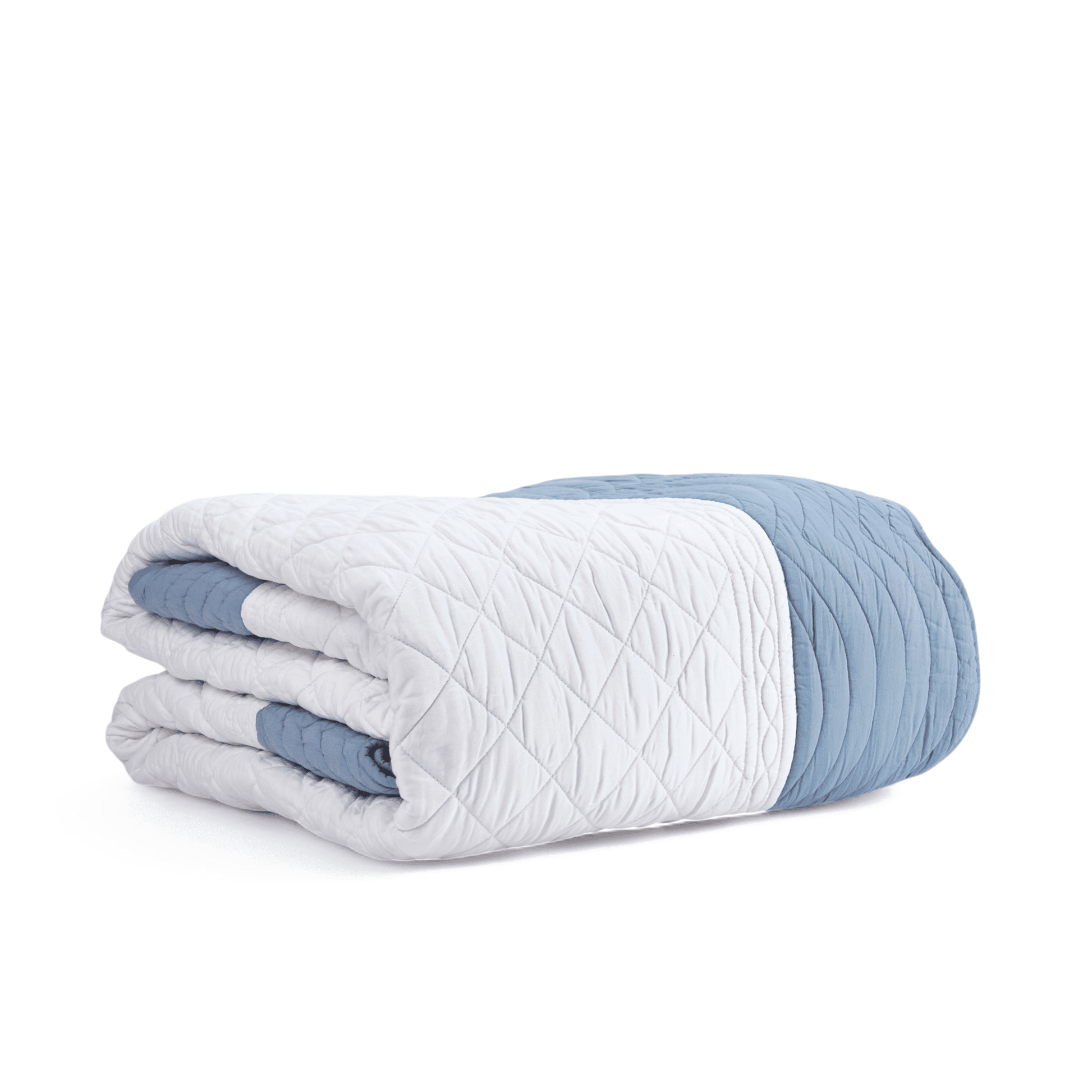 AMOUR White Duck Egg Cotton Quilt with Scalloped Border