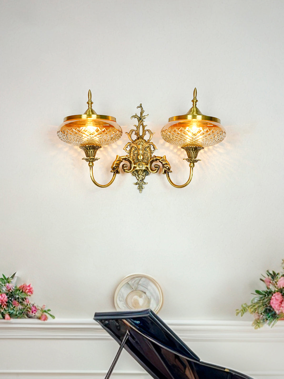 Brass Antique Glass Brass 2-Light Wall Sconce – 54.6 cm