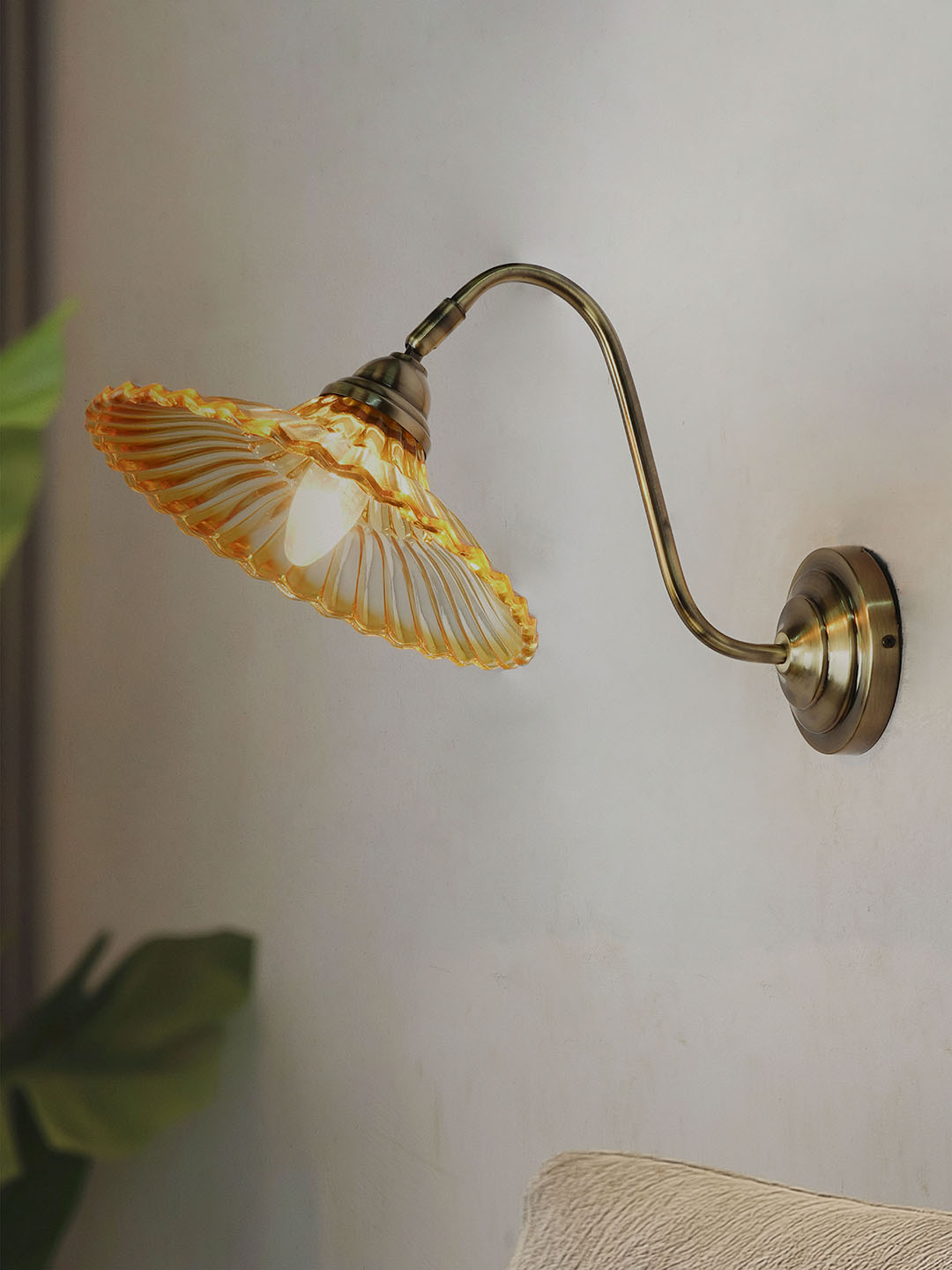 Brass Antique Glass Mild Steel 1-Light Wall Sconce – 26.7 cm