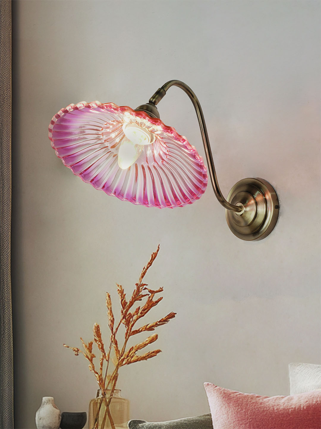 Pink Ribbed Glass 1-Light Wall Sconce – 26.7 cm