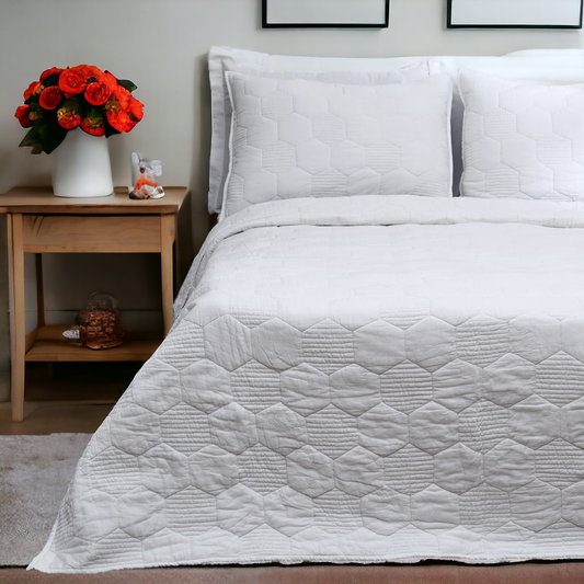 Shwet White Hexagon Quilt Bed Set | 100% Cotton Voile | Hand Machine Quilted | Handmade