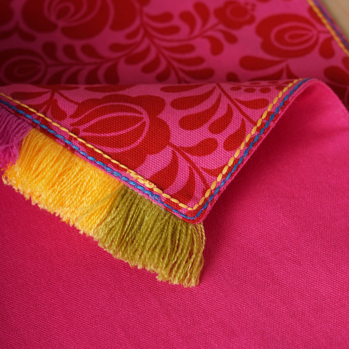 MATYO - Hot Pink Colour Bed Runner Set in Printed Cotton with Fringe - King / Queen / Twin Size