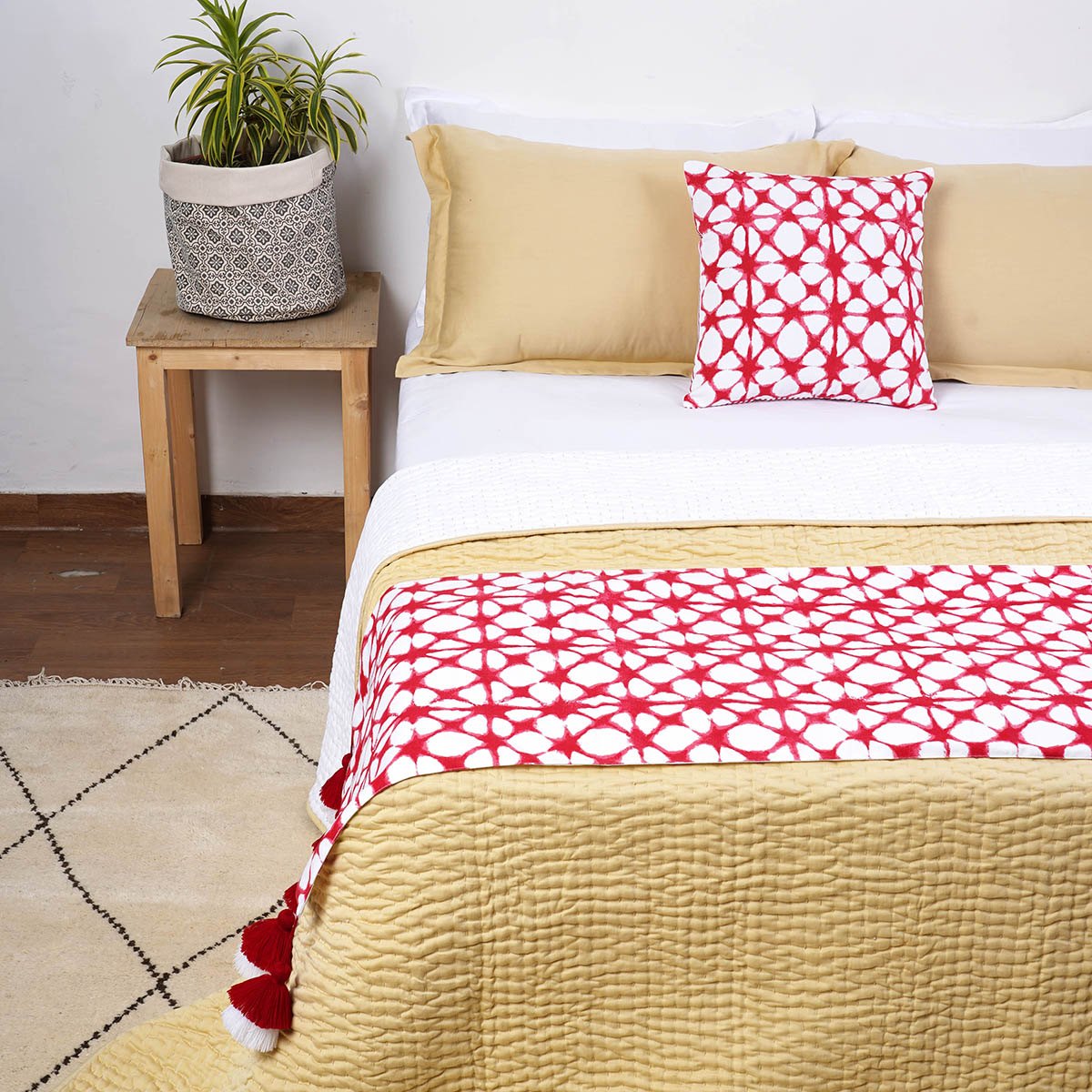 Prism Tie Dye Bed Runner Set | Red & White Cotton with Tassels & Cushion Cover | Twin, Queen & King
