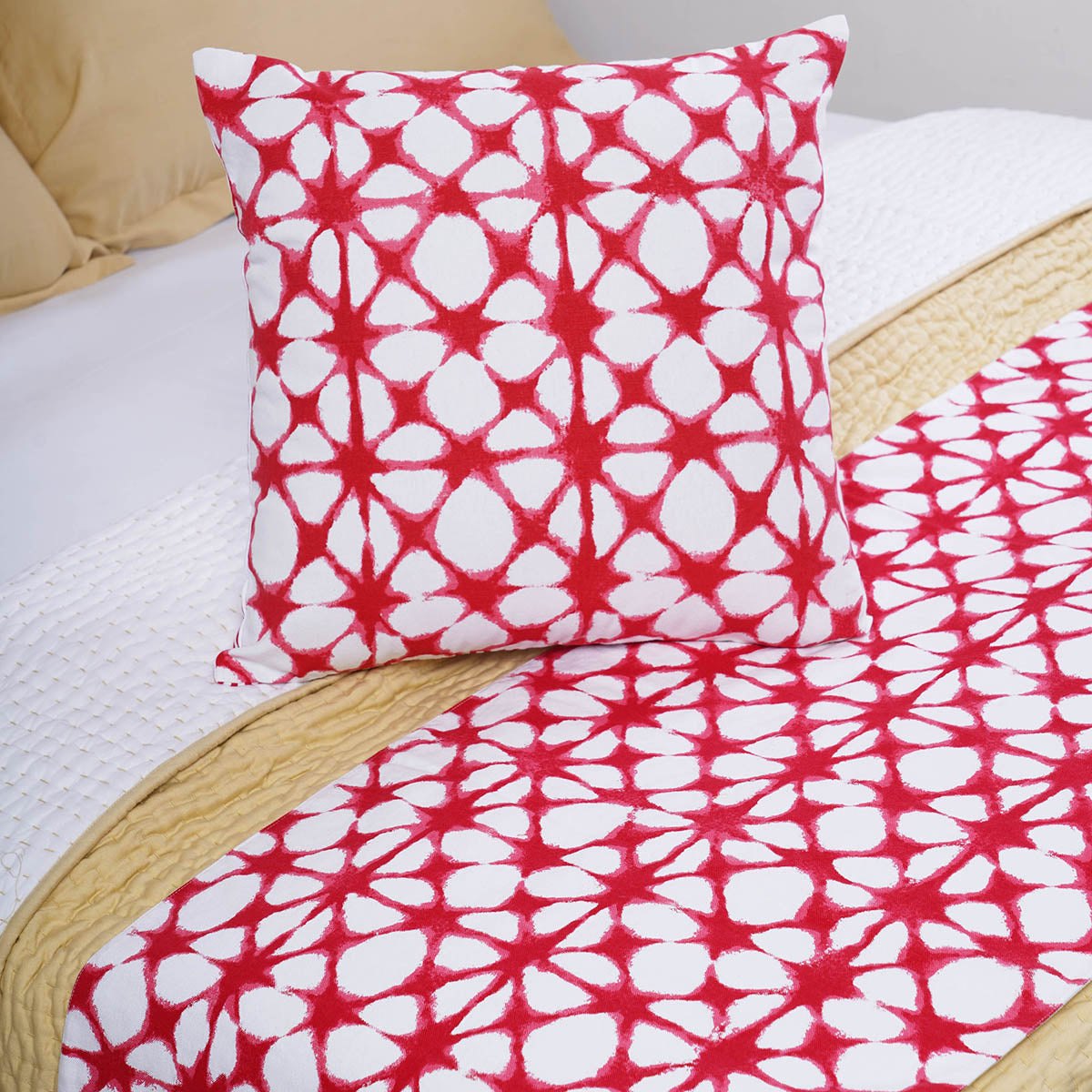 Red Tie-Dye Prism Cotton Bed Runner with Coordinated Pillow Cover