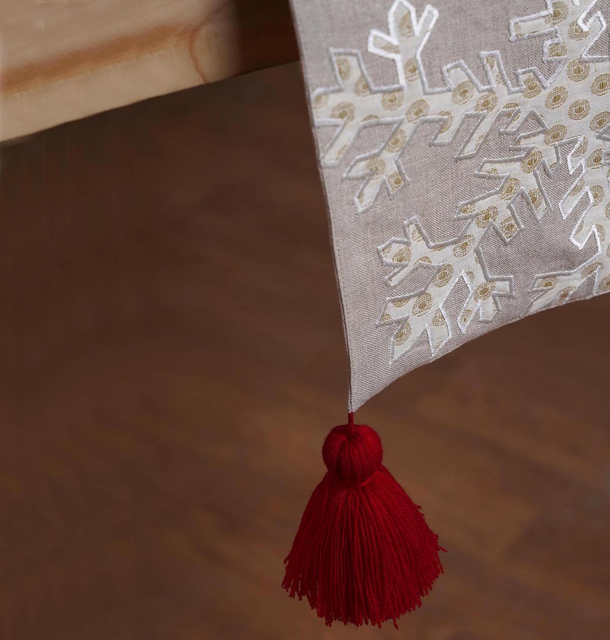 Linen Christmas Table Runner – Snowflake Embroidery & Brocade Appliqué