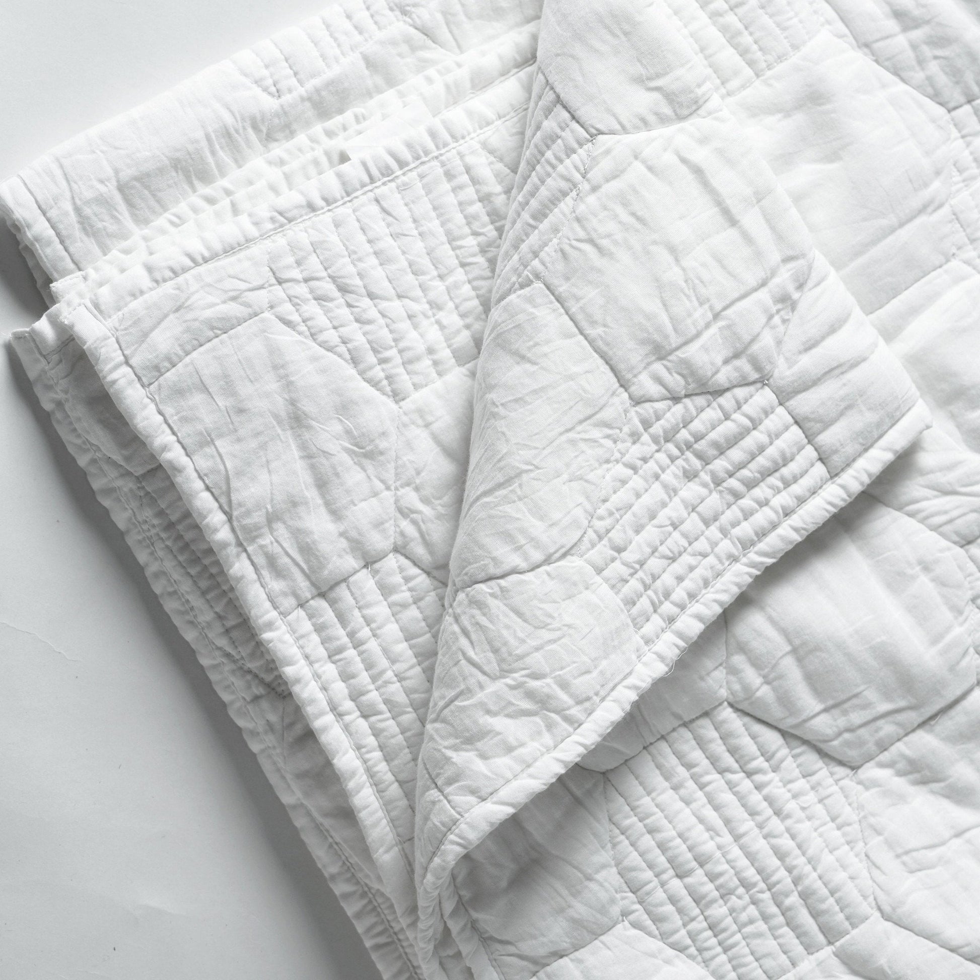 SHWET White Hexagon Quilted Bed Set 100% Cotton