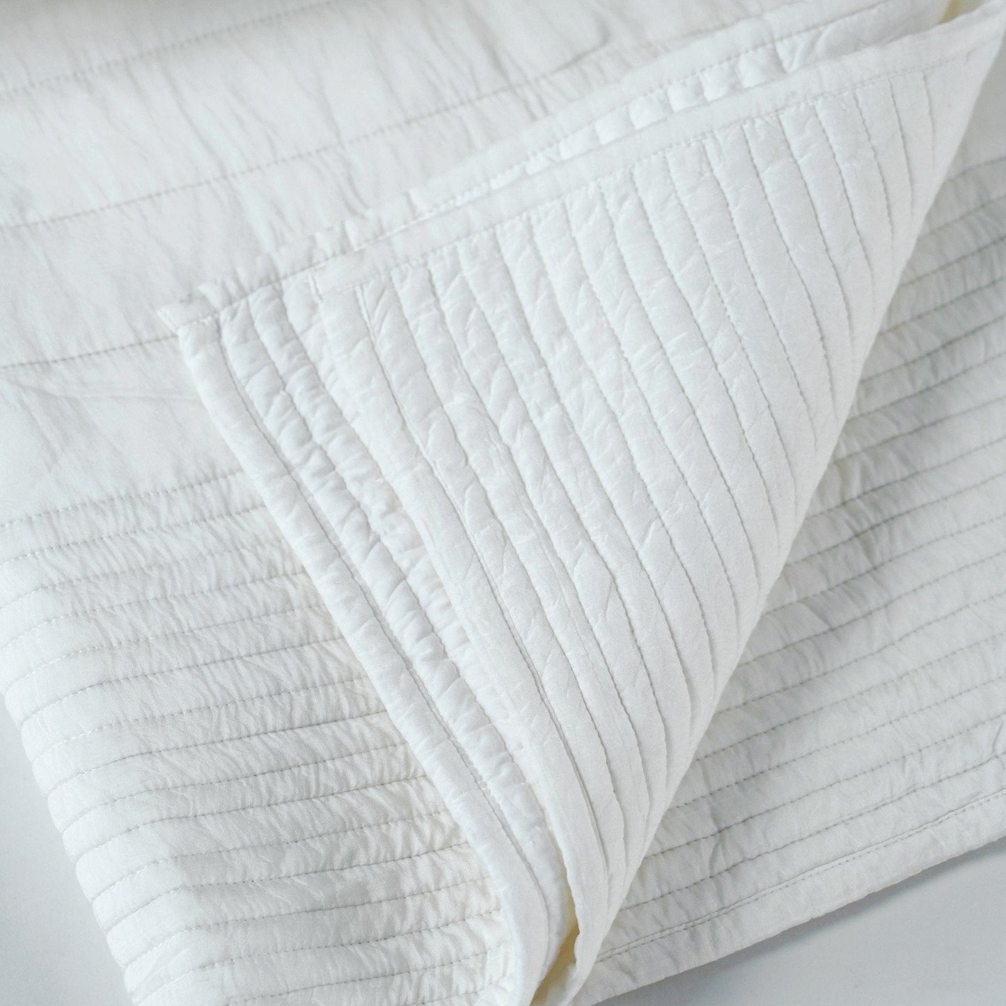 White Luxury 300TC Cotton Satin Quilted Bed Set