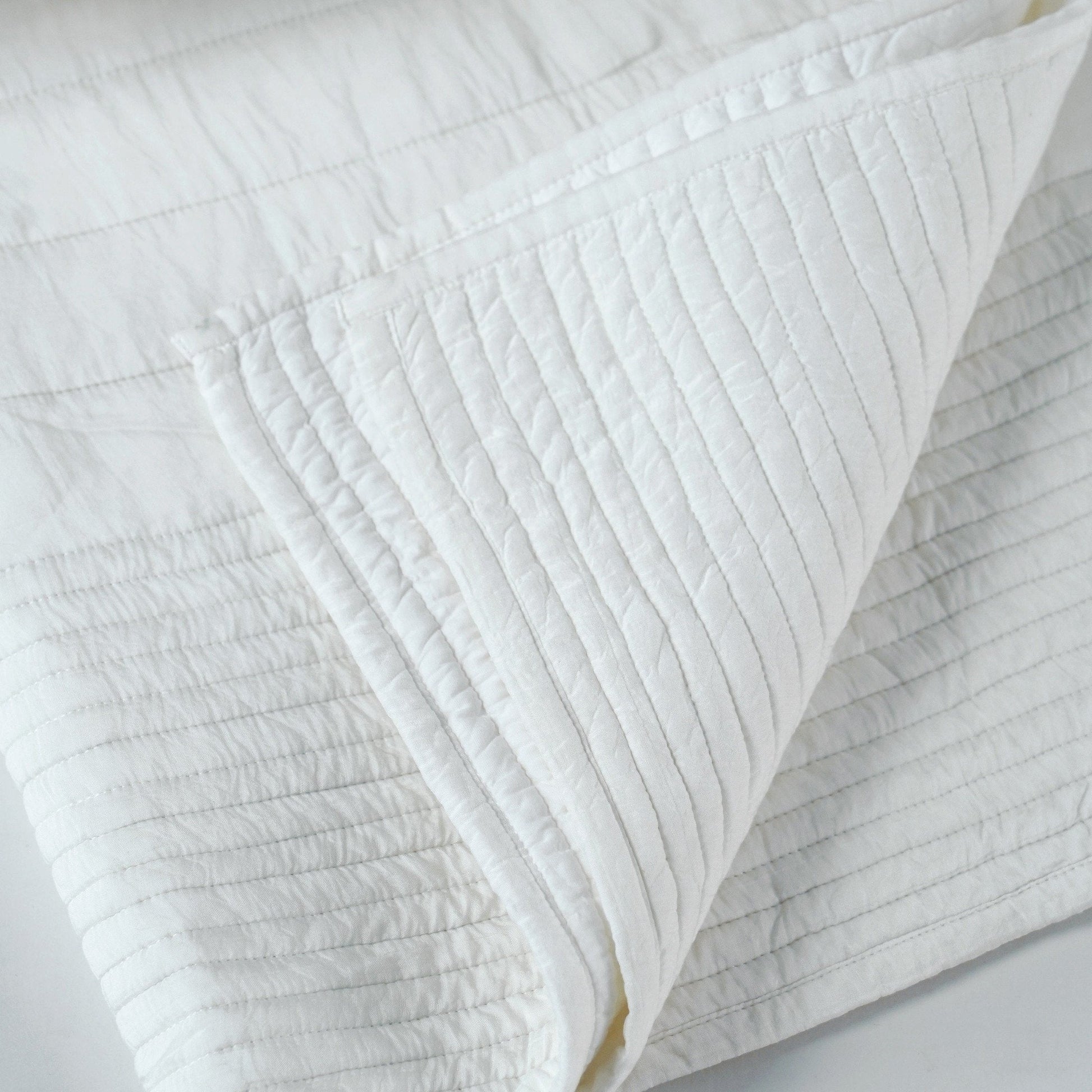 White Luxury 300TC Cotton Satin Quilted Bed Set