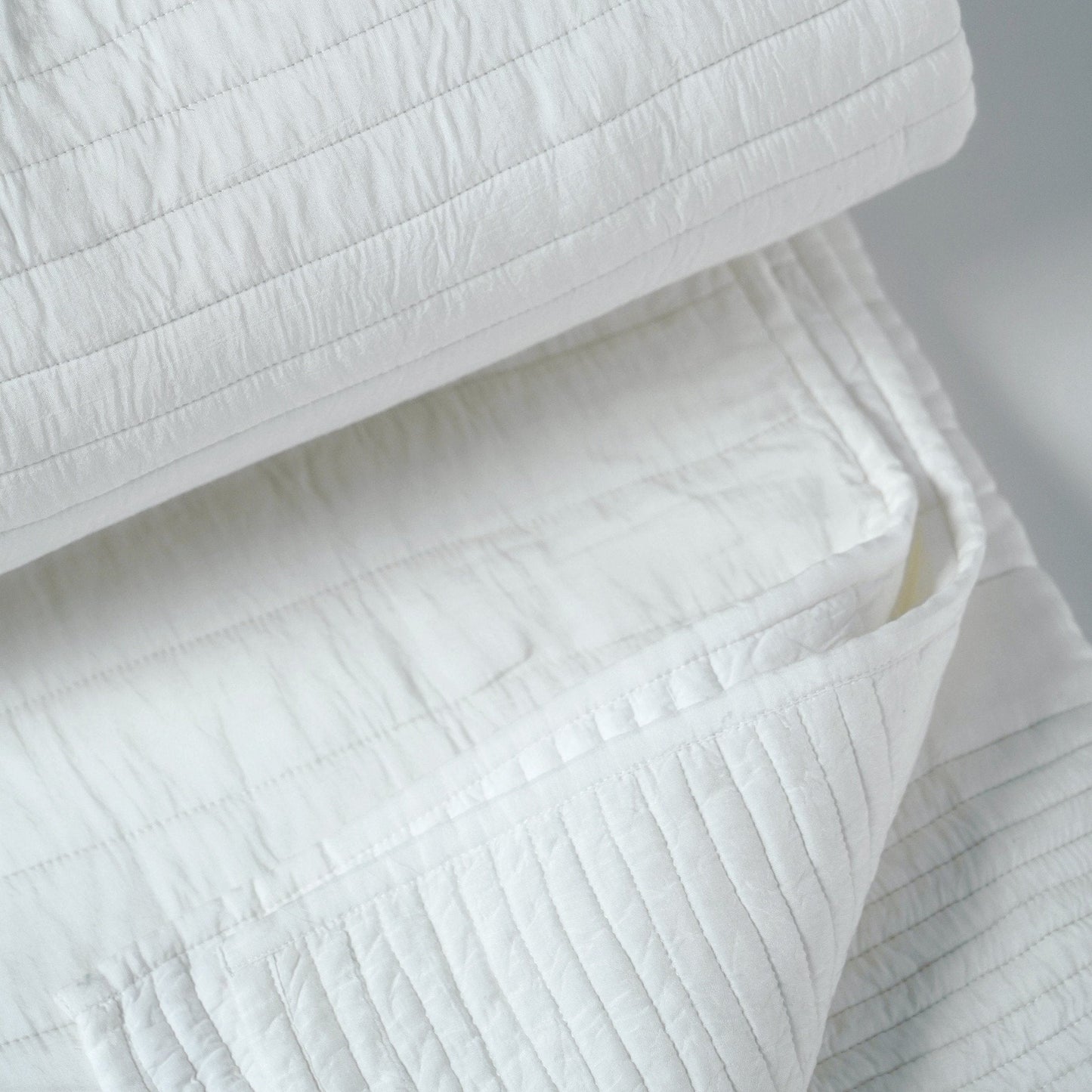 White Luxury 300TC Cotton Satin Quilted Bed Set