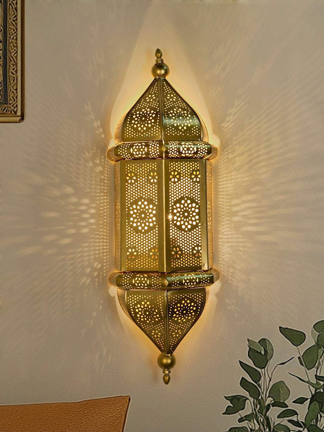 Gold Mild Steel 1-Light Wall Sconce – 50.8 cm