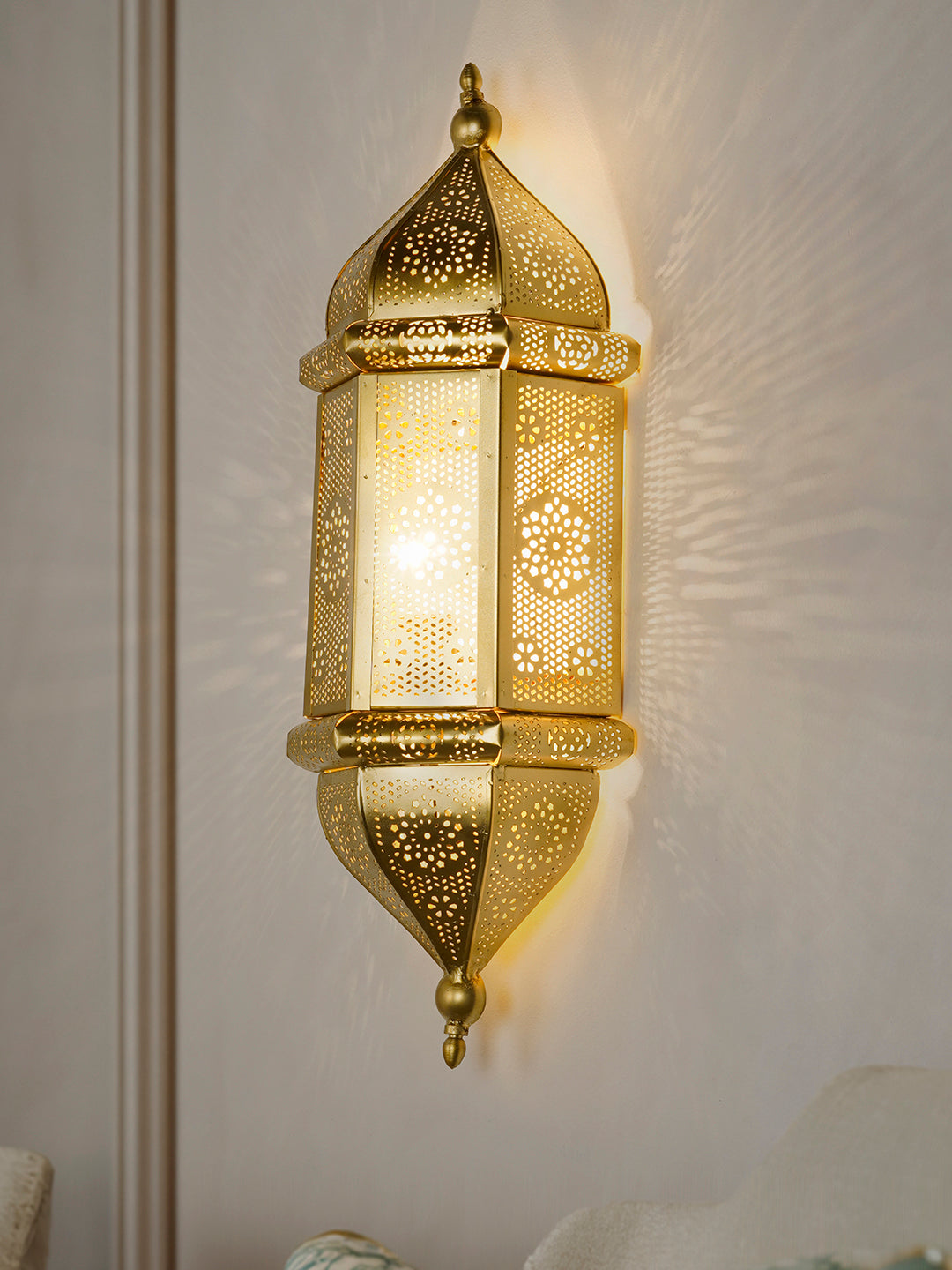Gold Mild Steel 1-Light Wall Sconce – 50.8 cm
