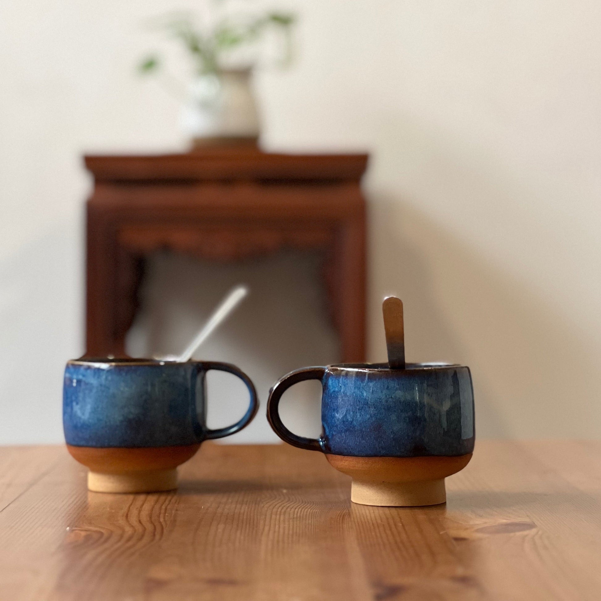 Retro Minimalist Footed Ceramic Tea Cup Elegant Two-Pack Set