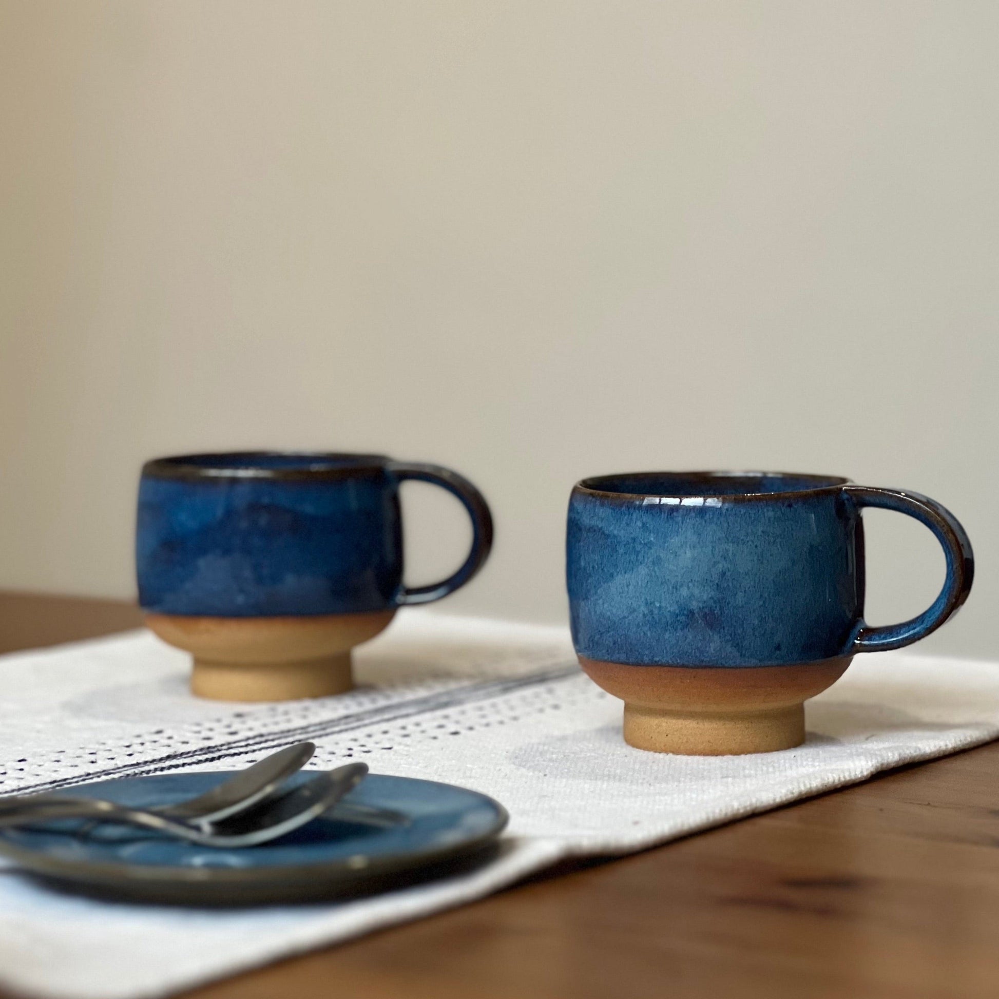 Retro Minimalist Footed Ceramic Tea Cup Elegant Two-Pack Set
