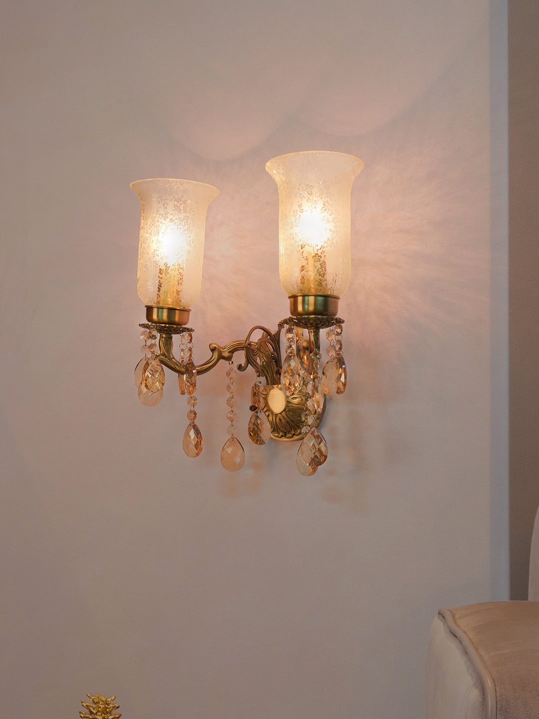 Brass Antique Glass Brass 2-Light Wall Sconce – 35.6 cm
