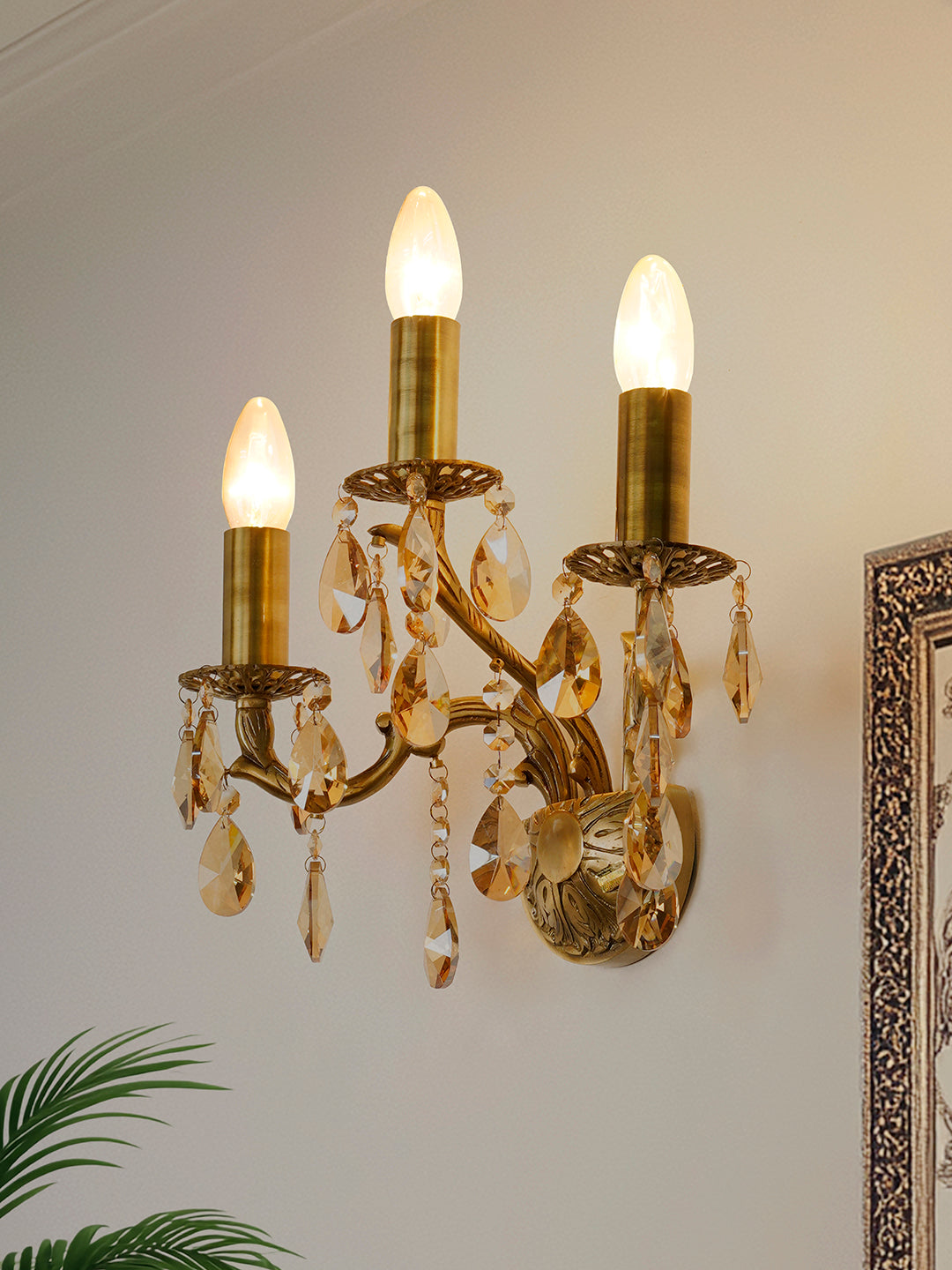 Brass Antique Glass Brass 3-Light Wall Sconce – 40.6 cm