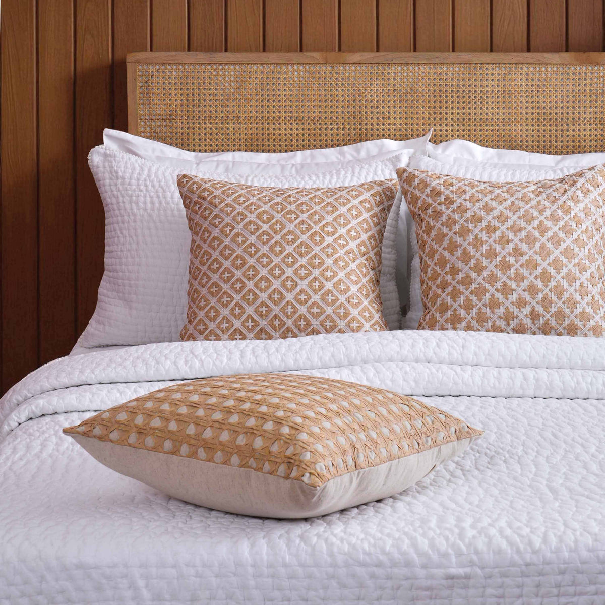 PURE ELEMENTS - Luxury Hand-Interlaced Faux Raffia Pillow Cover – 18x18 inches - diamond pattern