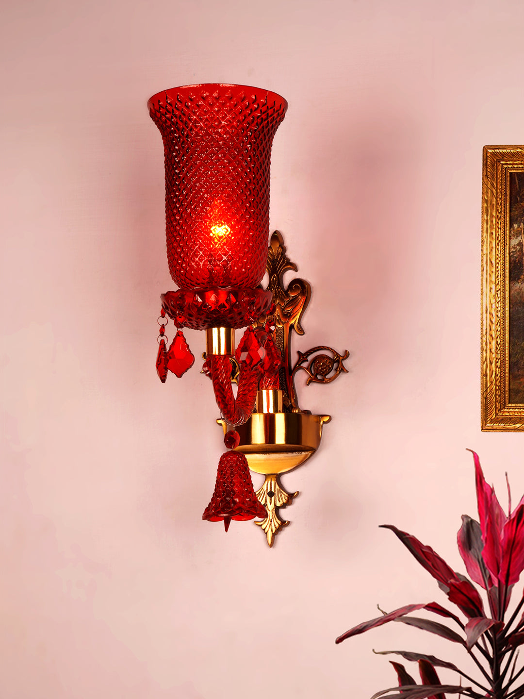 Red Textured Glass 1-Light Wall Sconce – 47 cm