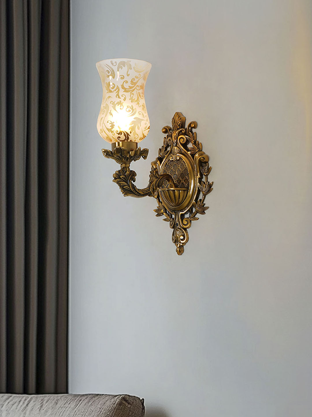 Brass Antique Aluminium Glass 1-Light Wall Sconce – 39.4 cm
