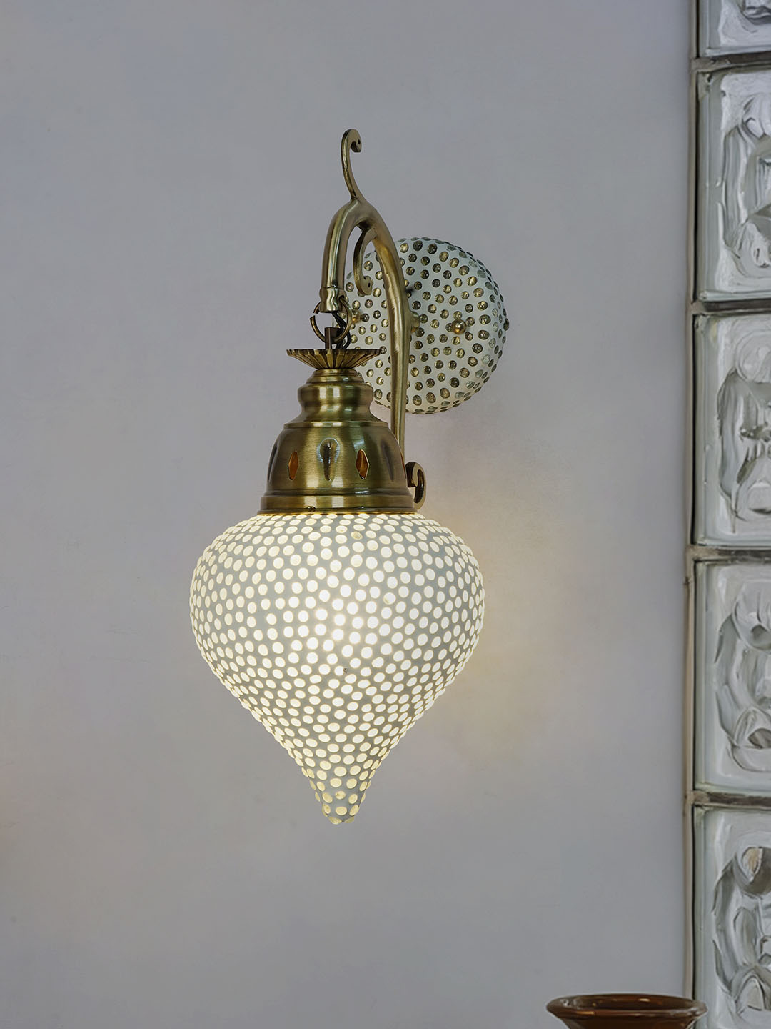 Brass Antique Glass 1-Light Wall Sconce – 41.9 cm