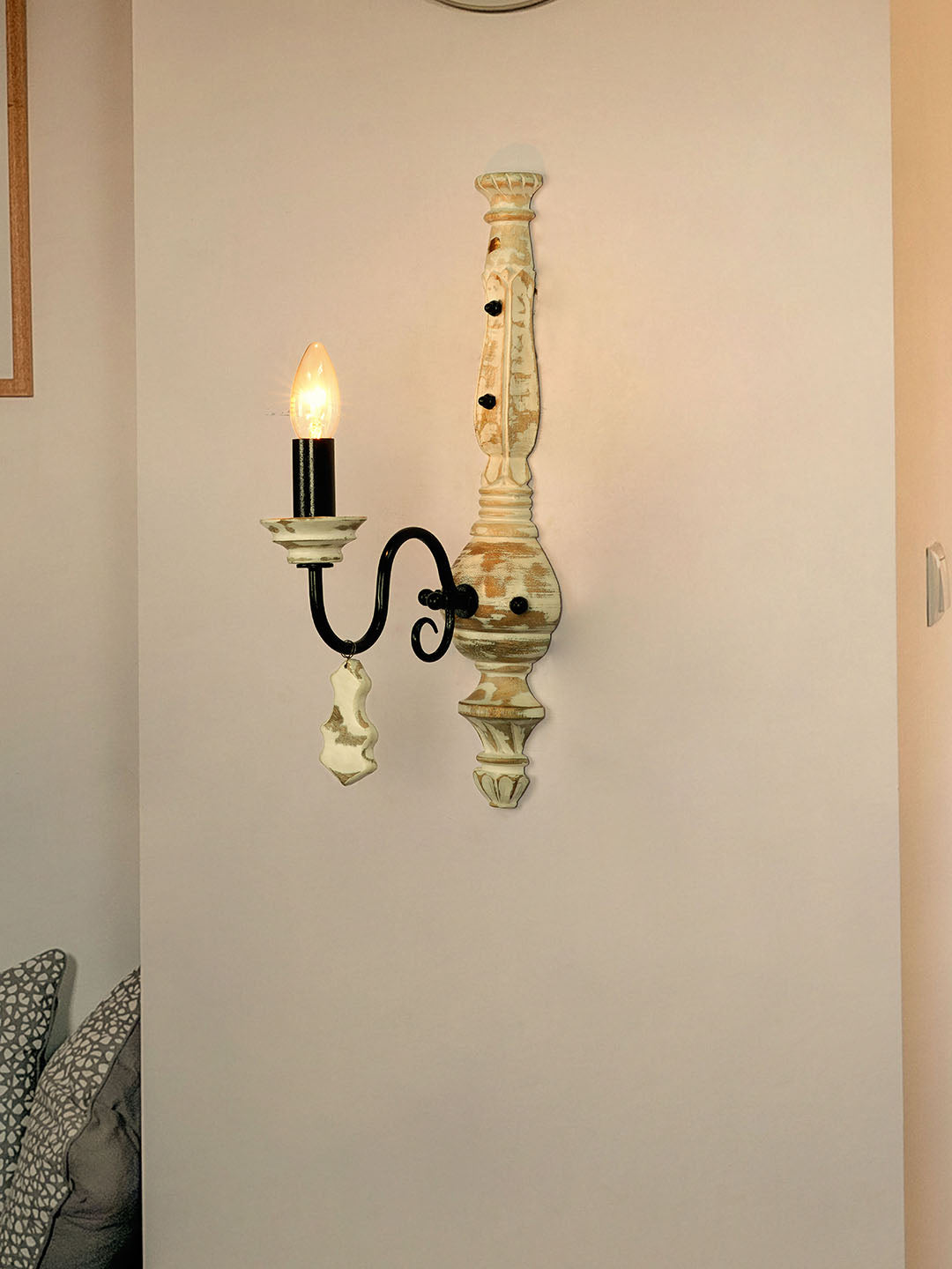 French White Distressed Wood Mild Steel 1-Light Wall Sconce – 49.5 cm